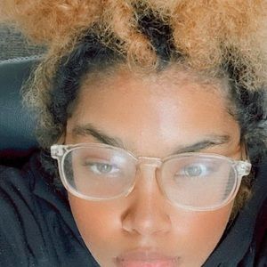 Meet your Posher, Brenna